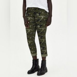 New With Tag Torrid Crop Aviator Skinny Stretch Twill
Mid-Rise Pant